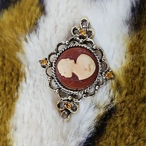 CAMEO‎ MOUNTED RHOMBUS SHAPED  4 POINTS GOLD TONE BROOCH PIN